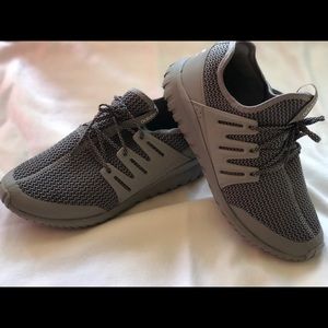 adidas tubular radial J